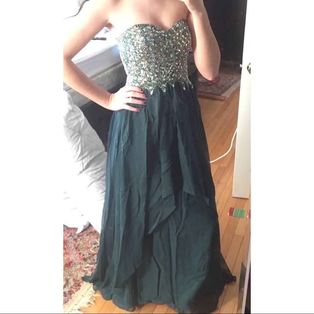 WORN ONCE!! Emerald Green Beaded Bodice Prom Dress
